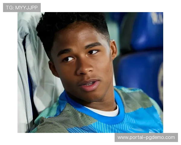 恩德里克染红离场，十人里昂客场艰难守住1-0领先优势